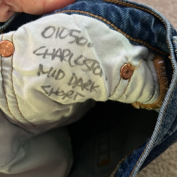 “Levi- Women’s Charleston Mid Dark Short size 26” - Picture 7 of 8